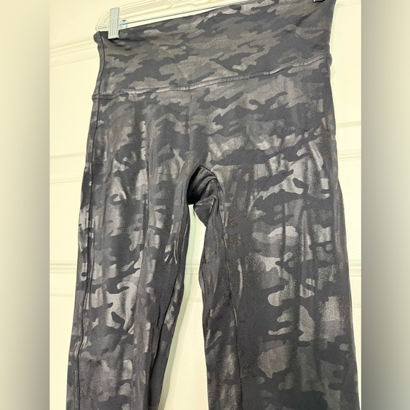 SPANX black camo leggings - Picture 3 of 7